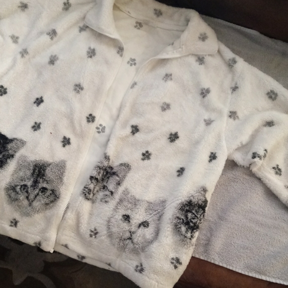 Sweater - Picture 3 of 3